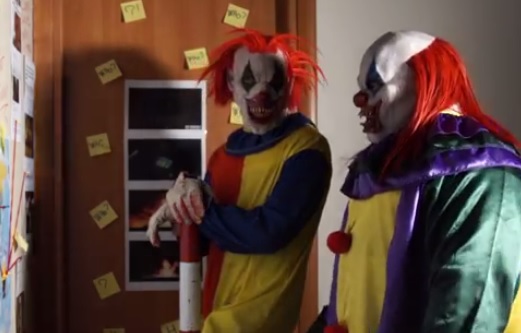 Killer Clown Scare Prank Pt 8 (Video). @streetaddictz